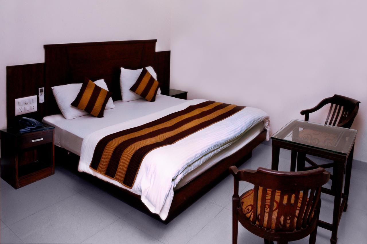 Hotel Usa นิวเดลี ภายนอก รูปภาพ